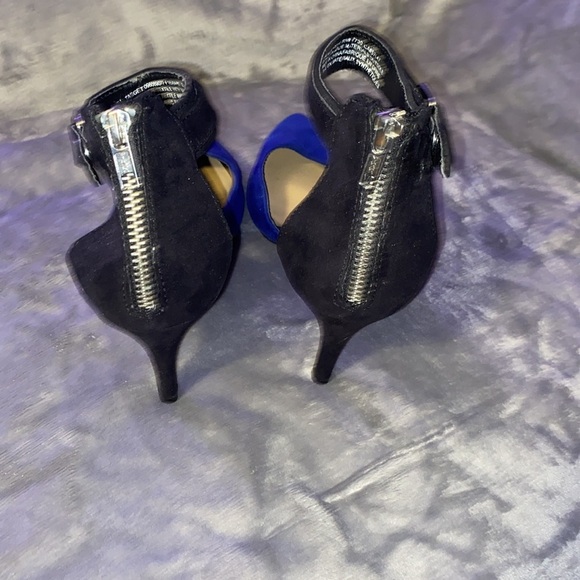 Mossimo size 71/2 Royal blue and black 3” pumps. Ankle strap and zippered heel. - Picture 3 of 10